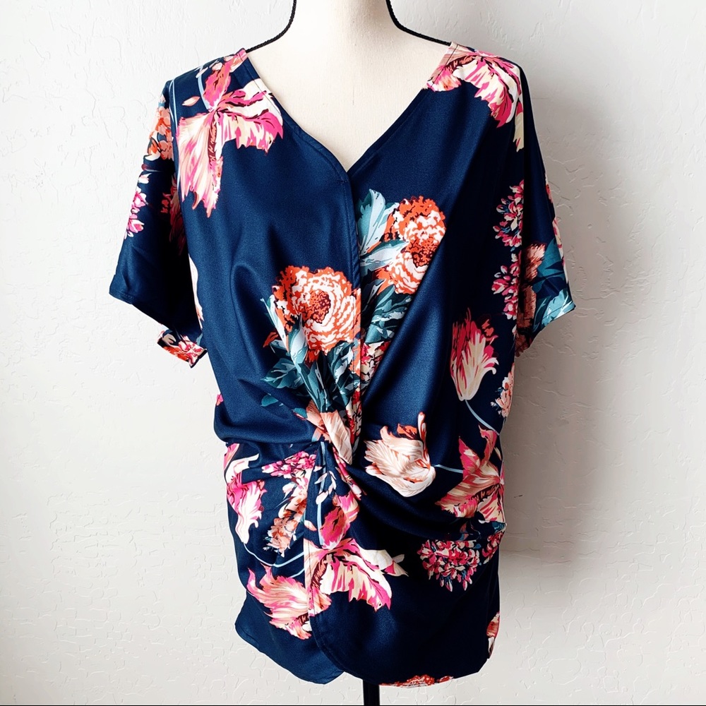 Navy Floral Twist Top Sizes S-2X - Picture 4 of 6